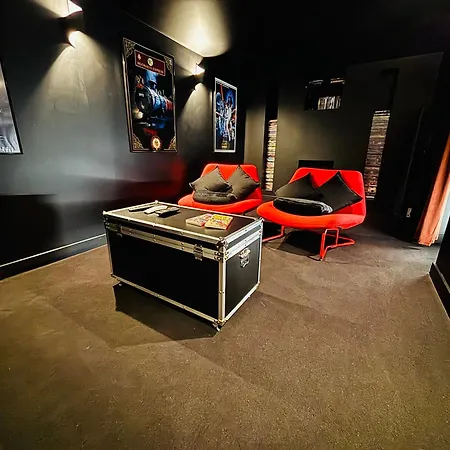 Villa La & Cinema *